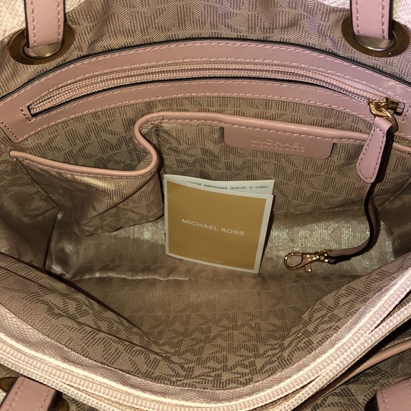 Michael Kors Purse - Picture 6 of 8